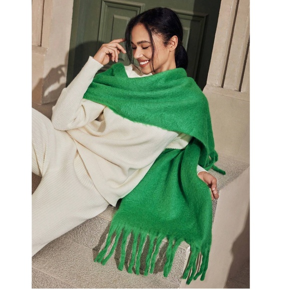 Green Wide Shawl Scarf With Tassels Fuzzy Knit - Picture 6 of 17